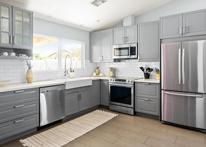 3bedroom 2bath - Saltwater Pool, Hot Tub, & Pool Table * Tempe