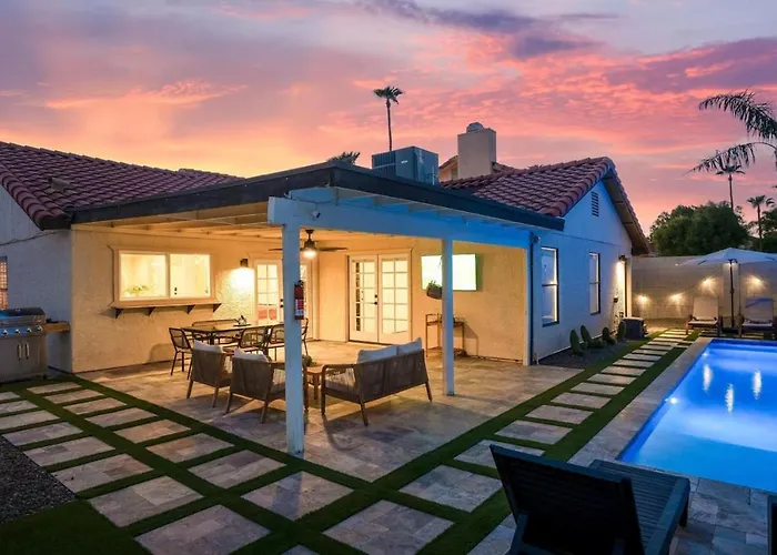 3bedroom 2bath - Saltwater Pool, Hot Tub, & Pool Table * Tempe